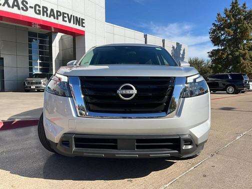 2025 Nissan Pathfinder SV FWD