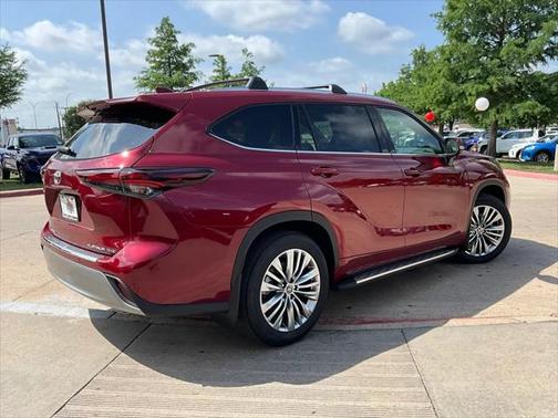2025 Toyota Highlander Platinum