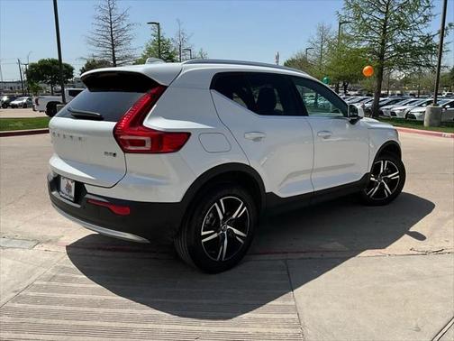 2024 Volvo XC40 B5 Core Bright Theme