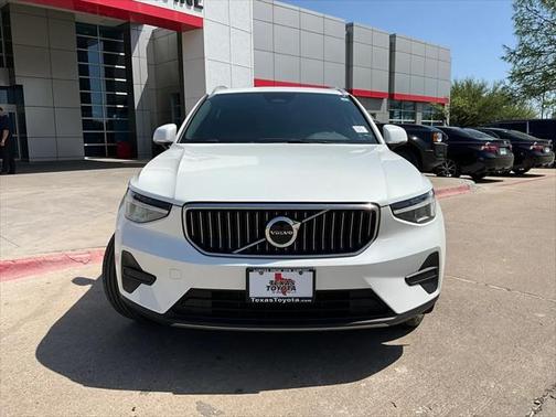 2024 Volvo XC40 B5 Core Bright Theme