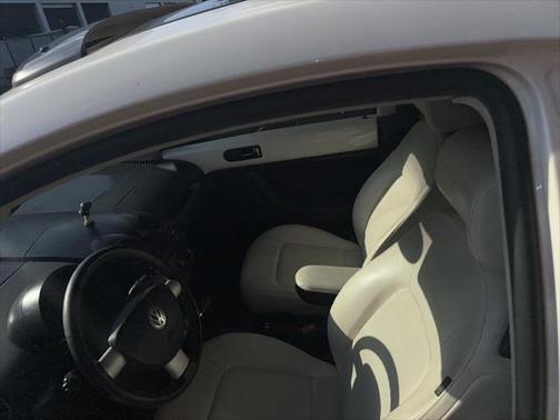 2008 Volkswagen New Beetle Triple White