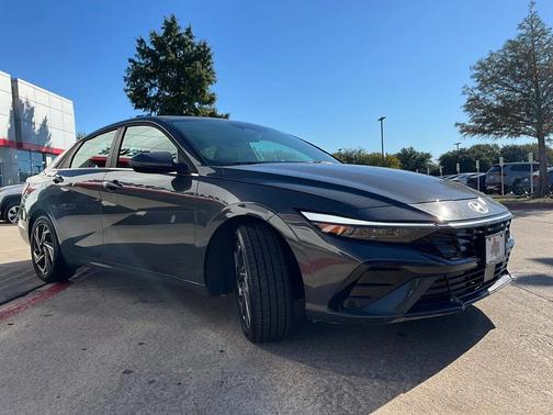 2025 Hyundai ELANTRA SEL