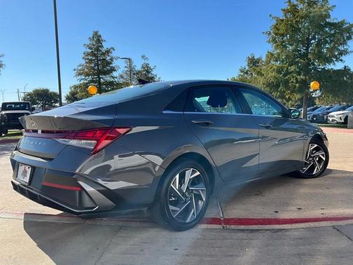 2025 Hyundai ELANTRA SEL