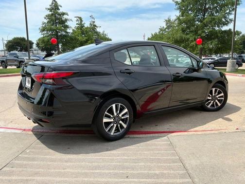 Super Black 2025 Nissan Versa 1.6 SV