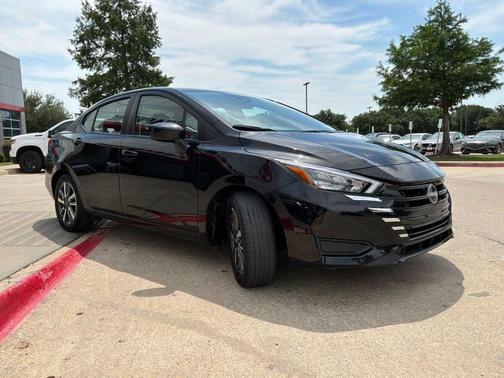 Super Black 2025 Nissan Versa 1.6 SV