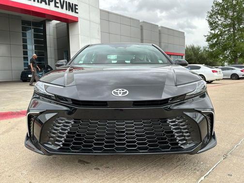 Midnight Black Met 2026 Toyota Camry XSE