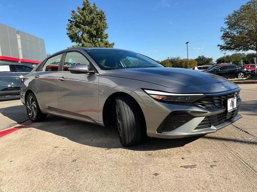 2025 Hyundai ELANTRA SEL