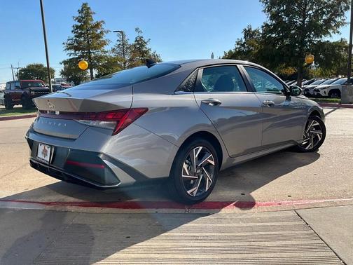 2025 Hyundai ELANTRA SEL