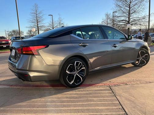 2025 Nissan Altima SR FWD