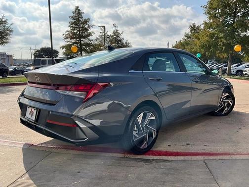 2025 Hyundai ELANTRA SEL