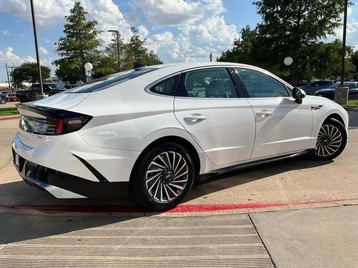 2024 Hyundai SONATA Hybrid SE