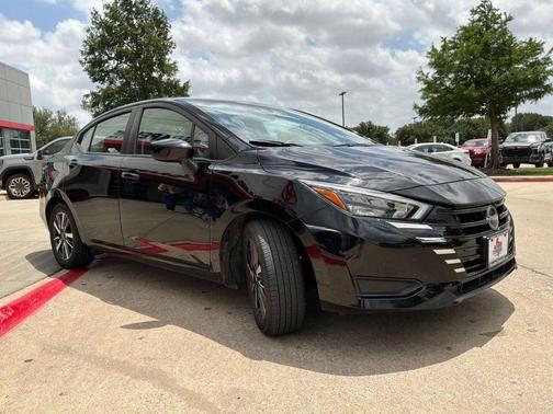 Super Black 2025 Nissan Versa 1.6 SV