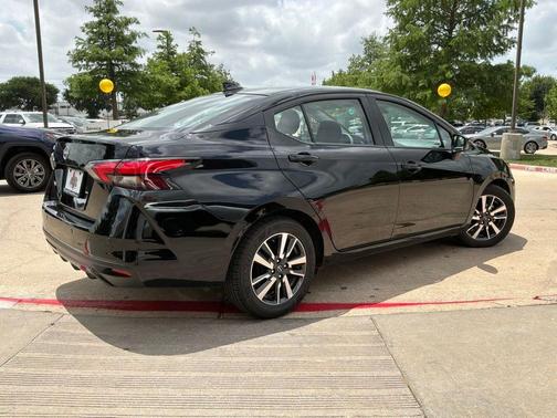 Super Black 2025 Nissan Versa 1.6 SV