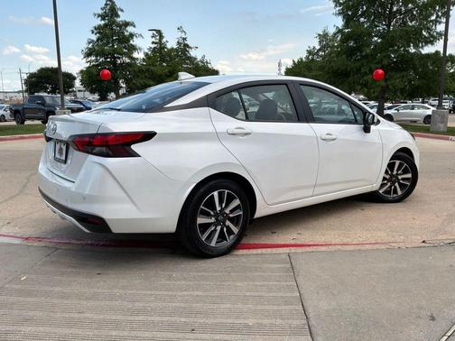 Aspen White Tricoat 2025 Nissan Versa 1.6 SV
