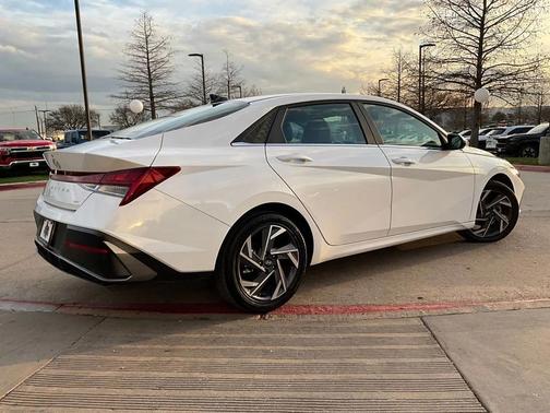 2025 Hyundai ELANTRA HEV Limited