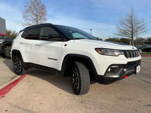 Bright White Clearcoat 2025 Jeep Compass Trailhawk
