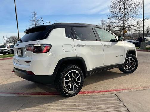 2025 Jeep Compass Trailhawk