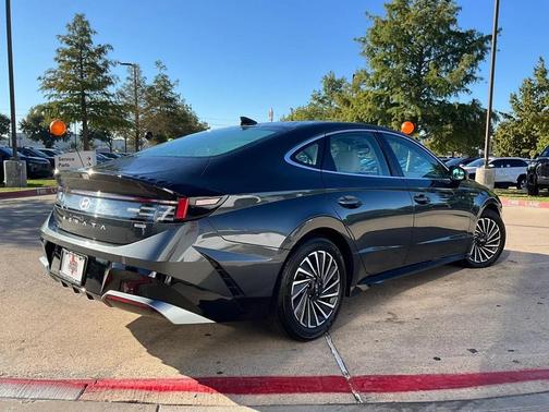 2024 Hyundai SONATA Hybrid SE