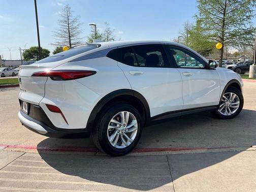 Summit White 2025 Buick Envista Preferred FWD