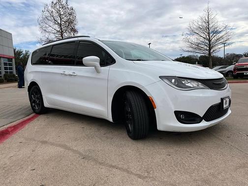 2020 Chrysler Pacifica Touring-L Plus