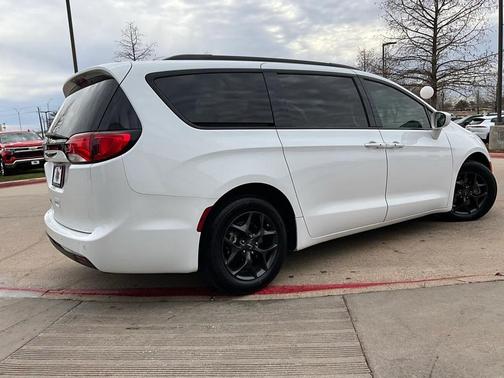 2020 Chrysler Pacifica Touring-L Plus