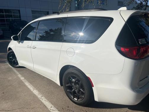 2020 Chrysler Pacifica Touring-L Plus