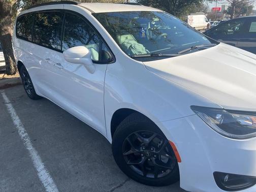 2020 Chrysler Pacifica Touring-L Plus