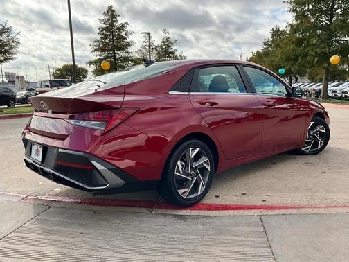 2025 Hyundai ELANTRA SEL