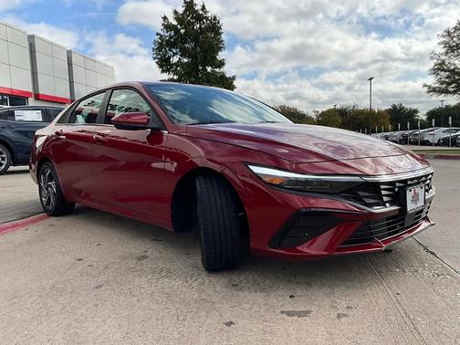 2025 Hyundai ELANTRA SEL