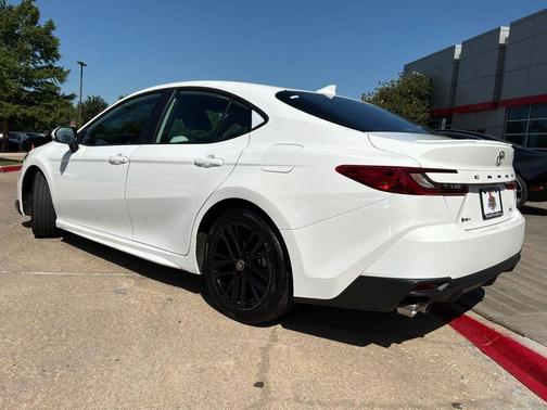 Ice 2025 Toyota Camry SE