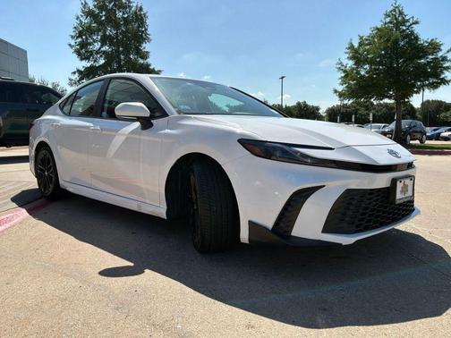 Ice 2025 Toyota Camry SE