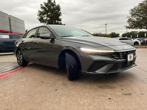 2025 Hyundai ELANTRA SEL