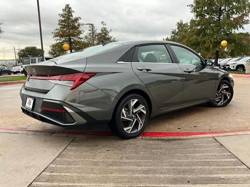 2025 Hyundai ELANTRA SEL