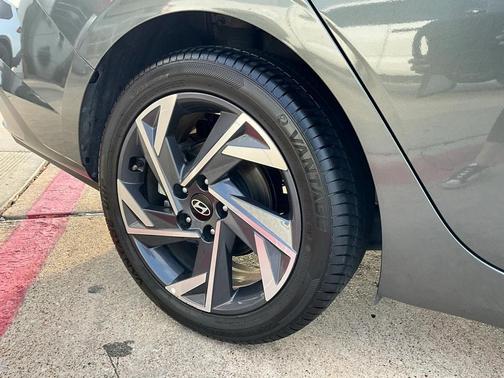 2025 Hyundai ELANTRA HEV Limited