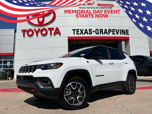 Bright White Clearcoat 2025 Jeep Compass Trailhawk