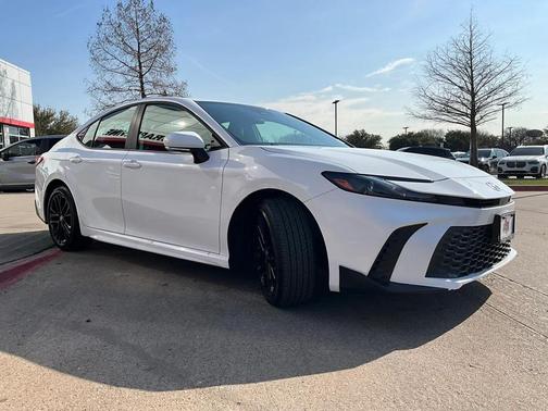 2025 Toyota Camry SE