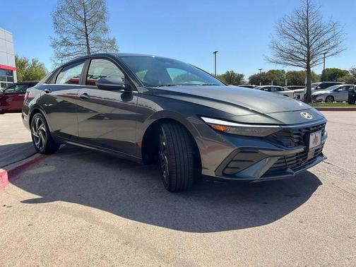 2025 Hyundai ELANTRA SEL