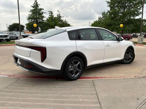 Snow White Pearl 2025 Kia K4 LXS