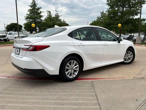 Ice Cap 2025 Toyota Camry LE