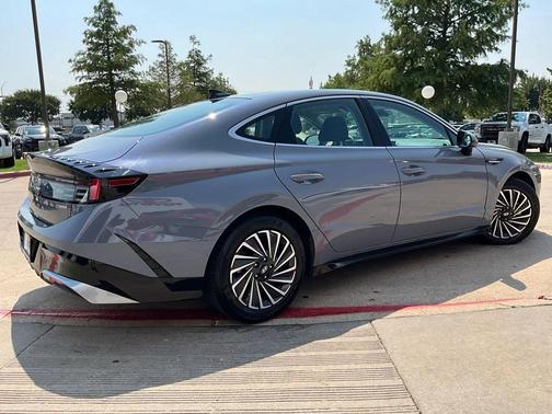 2024 Hyundai SONATA Hybrid SE