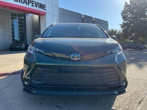 2025 Toyota Sienna Woodland Edition