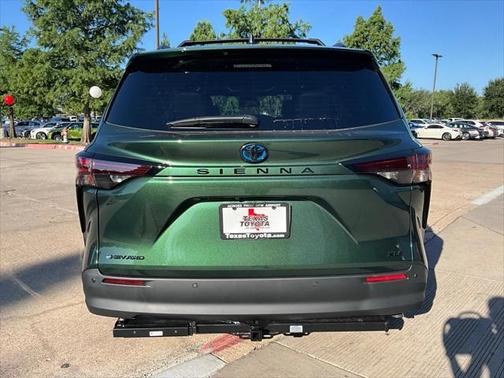 2025 Toyota Sienna Woodland Edition
