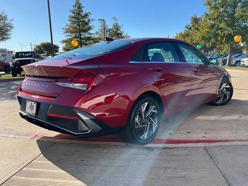 2025 Hyundai ELANTRA SEL