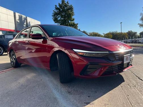 2025 Hyundai ELANTRA SEL