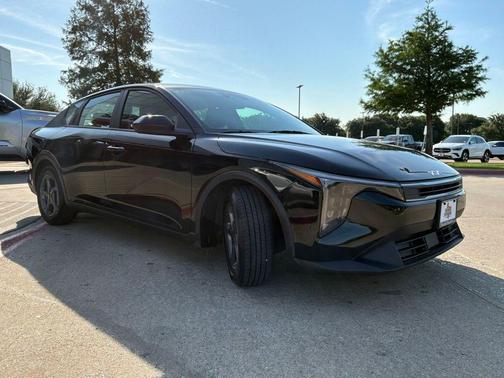 Aurora Black Pearl 2025 Kia K4 LXS