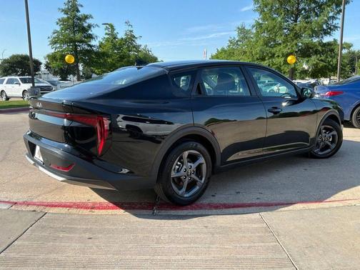 Aurora Black Pearl 2025 Kia K4 LXS