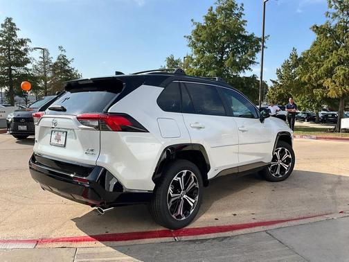 2025 Toyota RAV4 Hybrid SE
