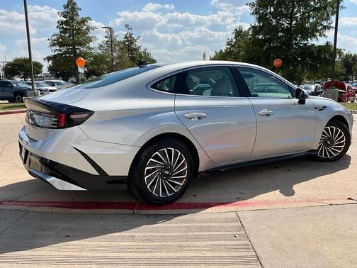 2024 Hyundai SONATA Hybrid SE