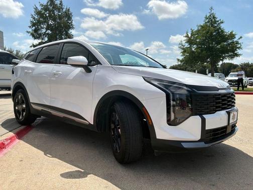 Glacial White Pearl 2026 Kia Sportage LX