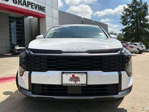 Glacial White Pearl 2026 Kia Sportage LX